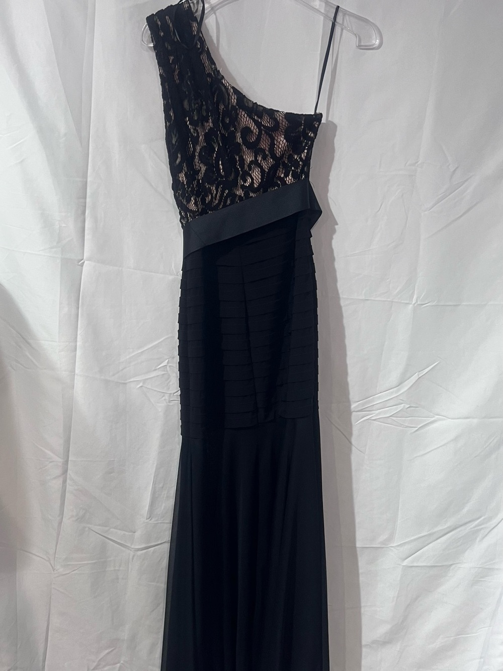 Betsy & Adam Black One-Shoulder Lace Evening Gown - Picture 4 of 5